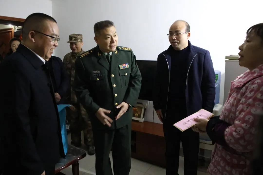 耿保民来石鼓走访慰问部分困难群众