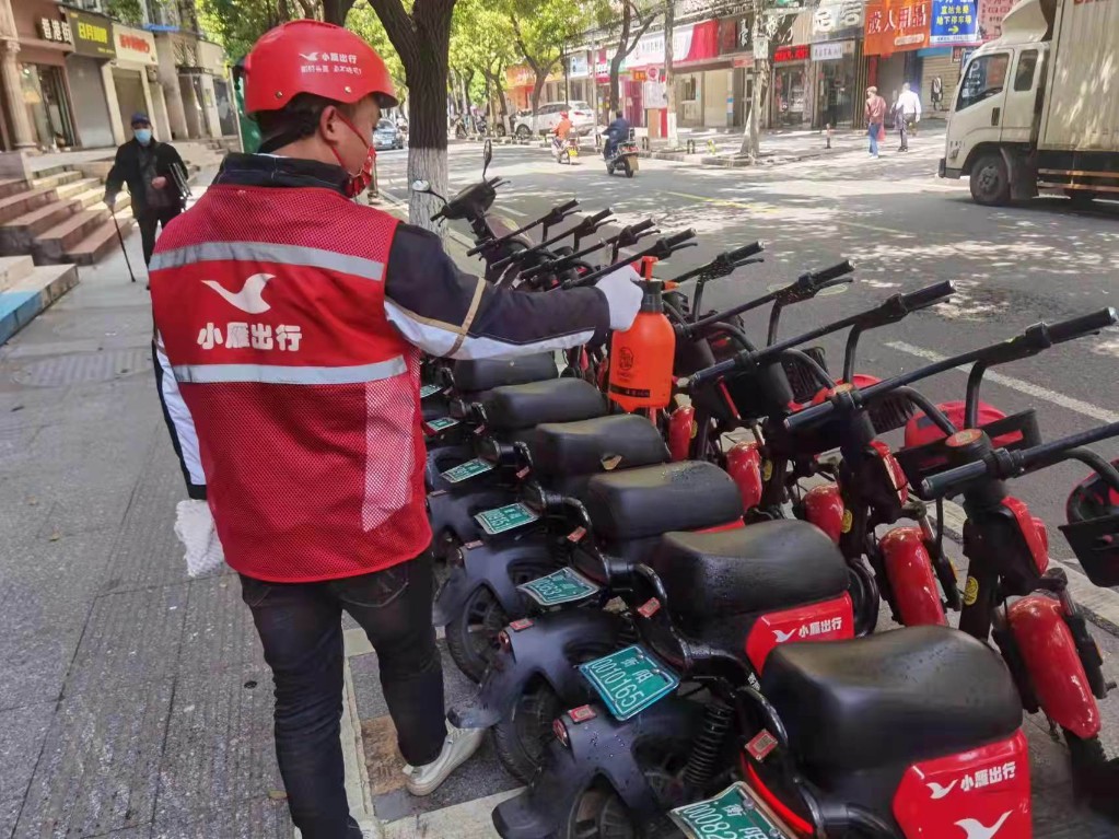 区城管局石鼓城管施行无差别三重消杀守好疫情出行最后一公里