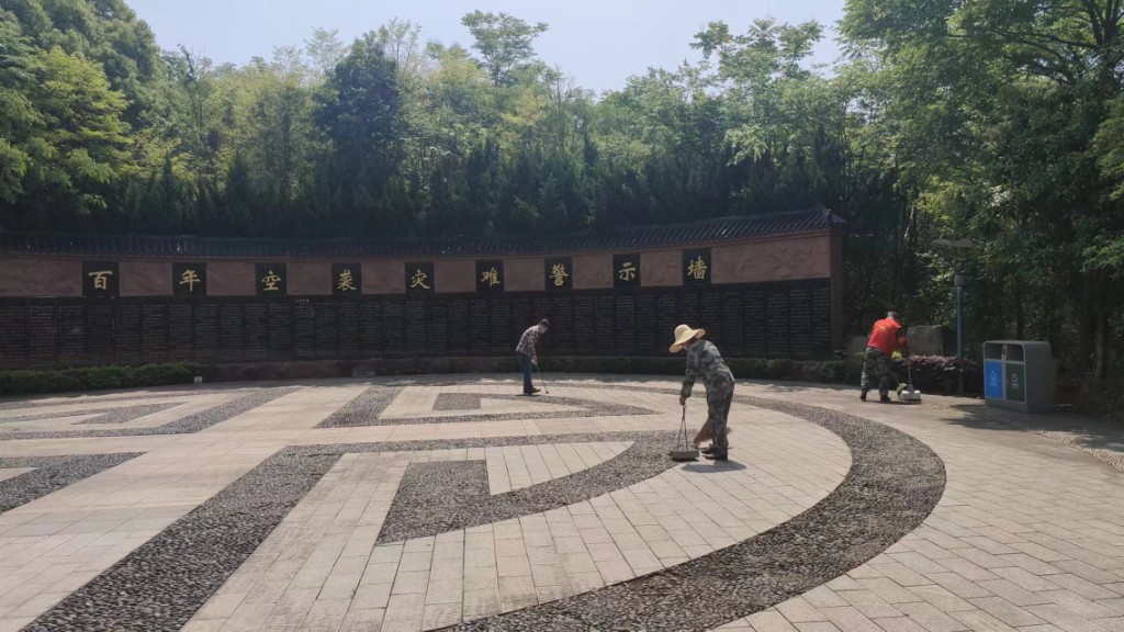 区人防办区人防办创文在行动虎形山人防公园成最美风景线